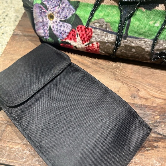 Al Fresco- Beautiful Beaded Vino Floral Garden Scene Tote Bag - Picture 8 of 9